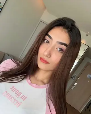 Misty Dating Girl in Photo 3 of 6